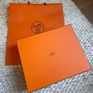 Large Hermès box with shopping bag